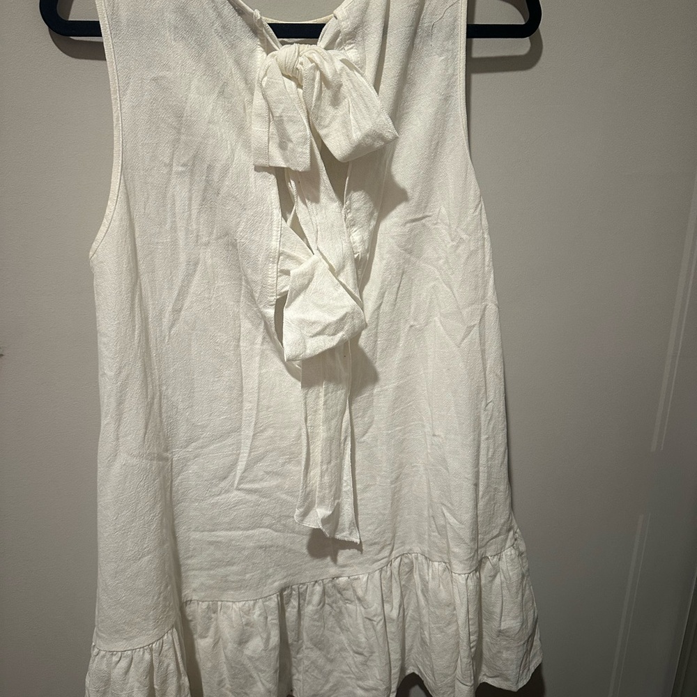 White Sleeveless Dress with Bow Detail